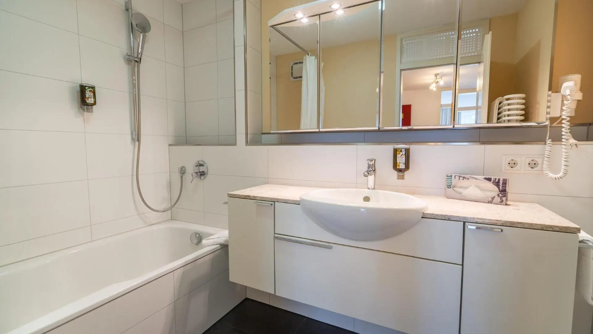 *** Hotel Airporthotel Residenz Steinenbronn Germany